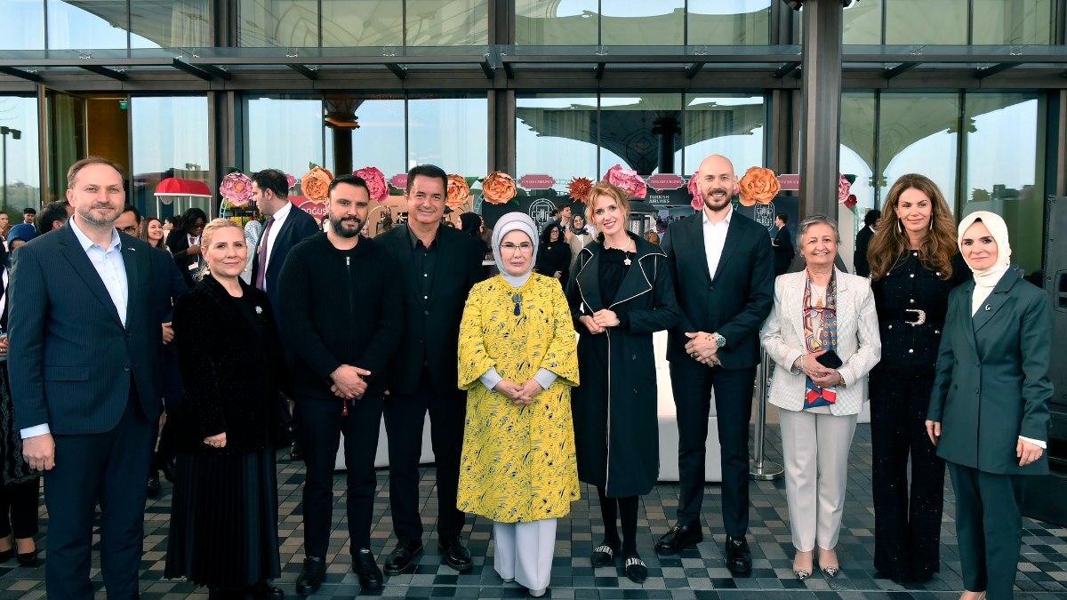 Emine Erdoğan, TOGEM-DER’in klasik Cemre Çarşısı’nın açılışına katıldı