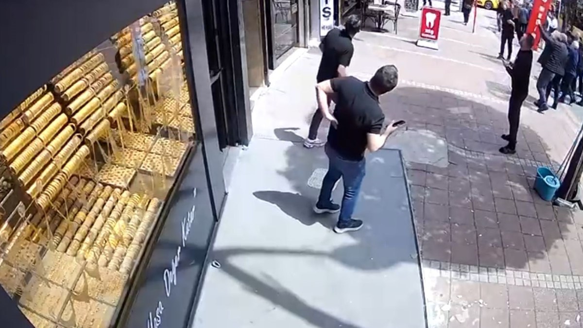 İstanbul’da zelzele paniğiyle aşağı atlamak istedi