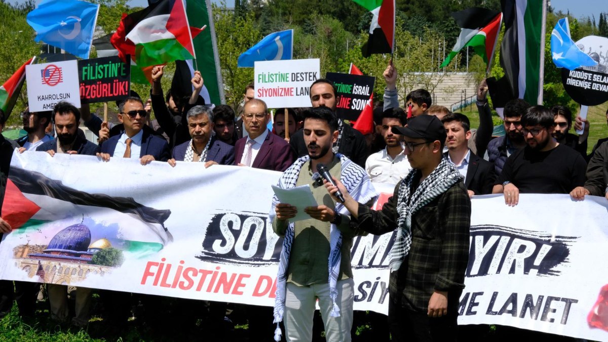 Uludağ Üniversitesi öğrencilerinden Filistin ve Doğu Türkistan için ‘vicdan nöbeti’